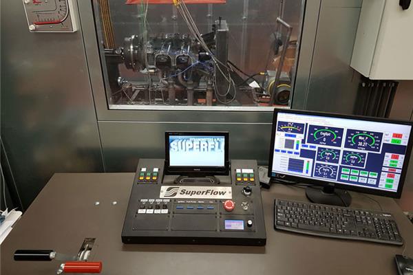 Complete setup of an engine to be tested